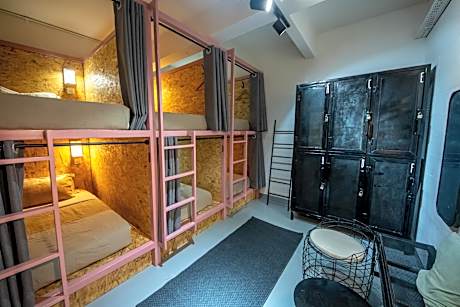 6-Bed Mixed Dormitory Room
