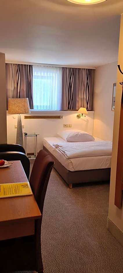 Hotel Garni "Am Ellinger Tor"