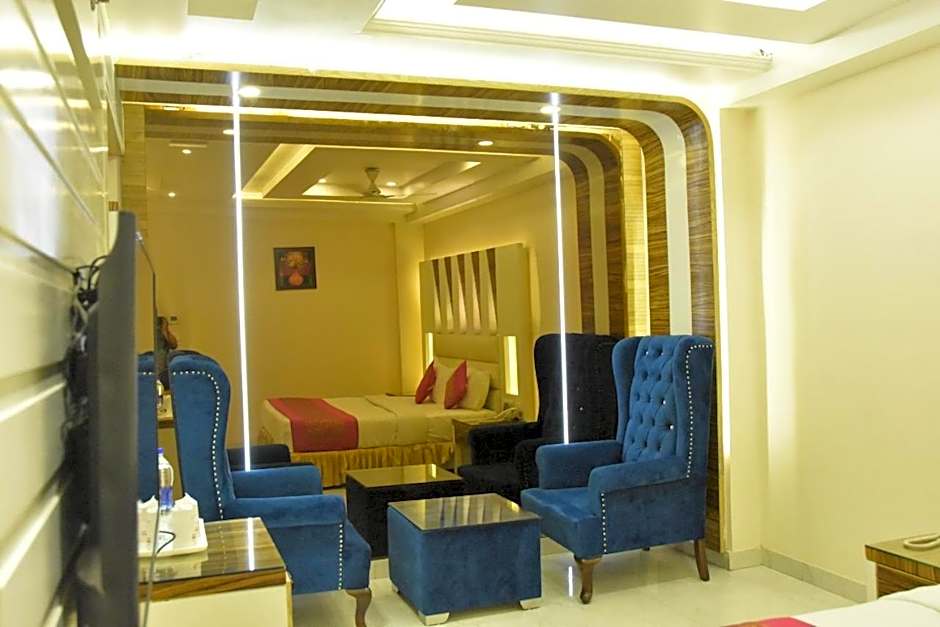 Aman Continental With Restaurant - 5Mins from Connaught Place ,Railway Station & Metro