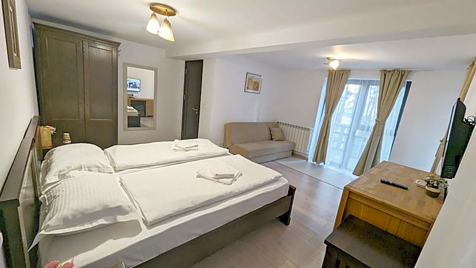 Complex Parc Pini Moinesti