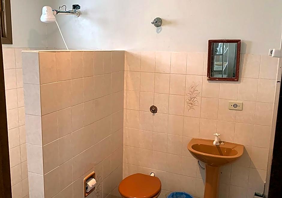 Casa de praia com boa ventilação garagem coberta para 3 carros 50m da praia