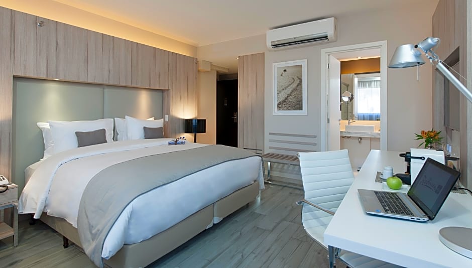 Photo 1 of 1 of Luxury 1 Queen Bed