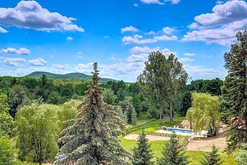 201 Condo au rez de chaussée , au coeur de Bromont