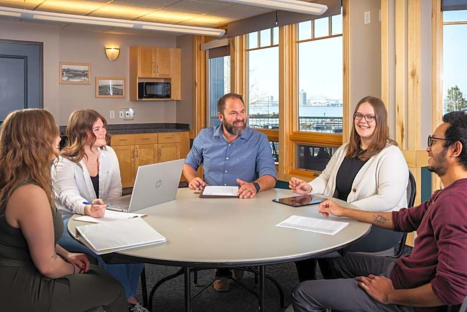 Park Point Marina Inn