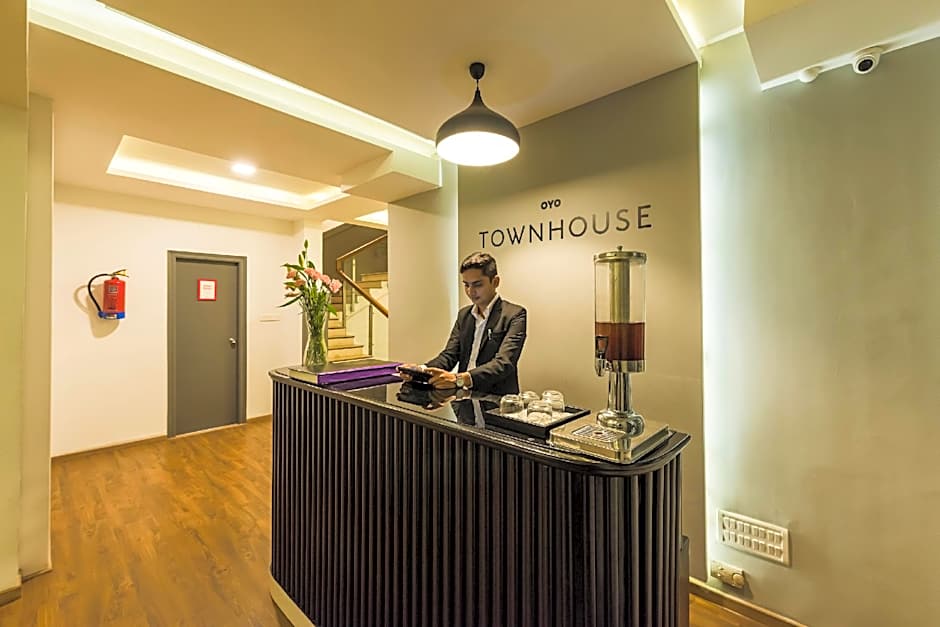 Super Townhouse 014 MG Road, Bangalore – Bangalore, MN