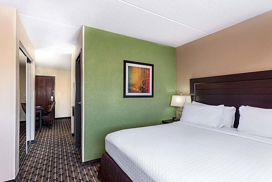 Crowne Plaza Milwaukee South By IHG