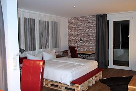 Studio with Balcony - Annex