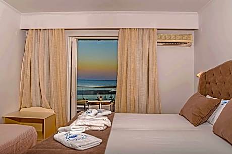 Deluxe Triple Room with Sea View