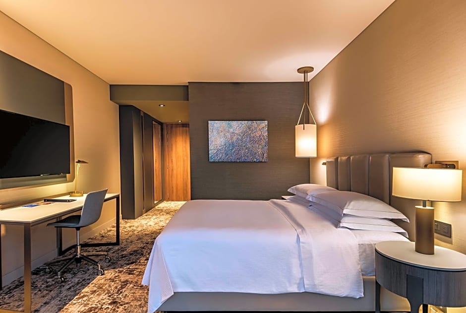 Photo 1 of 5 of 1 King Bed, Executive Level