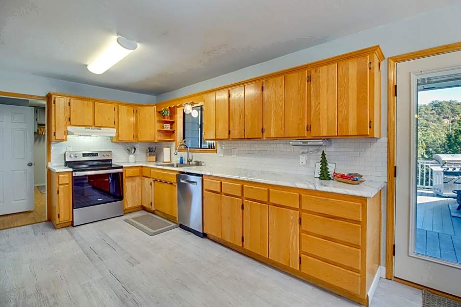 Eagar Vacation Rental Home with Spacious Deck!