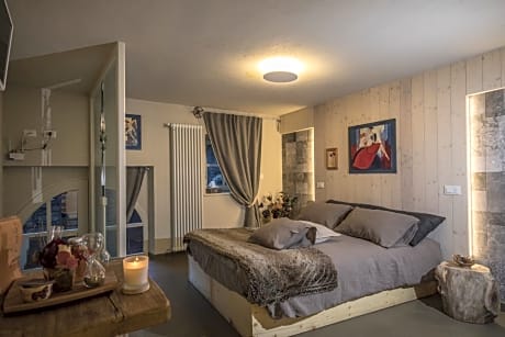 Deluxe 1 Double Bed or 2 Beds
