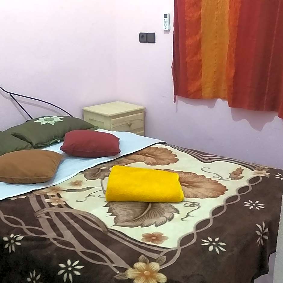 Merzouga Quiet apart &camels trecking