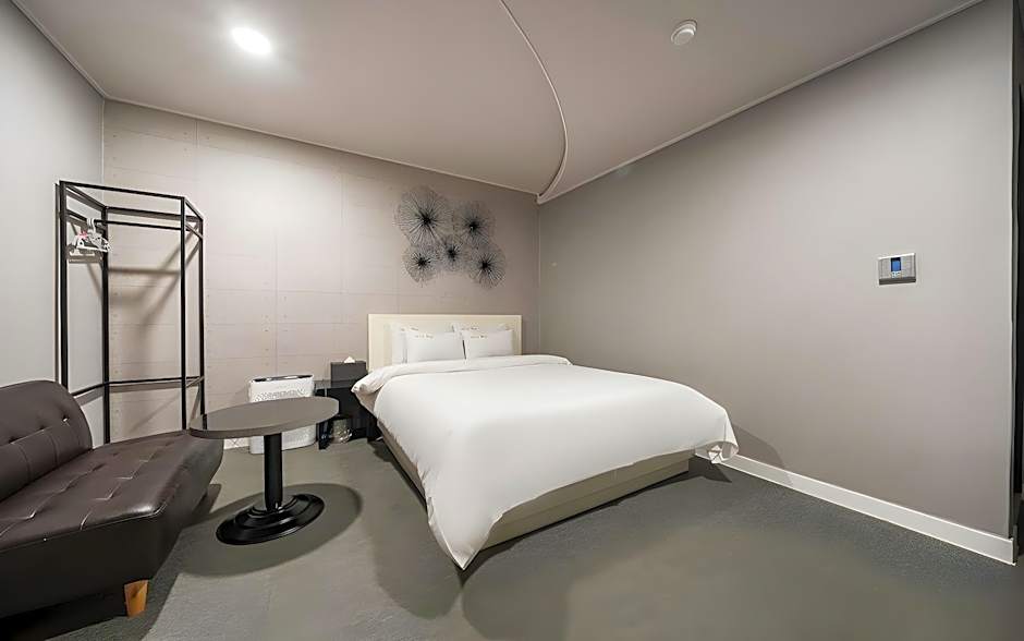 Gunsan Hotel May
