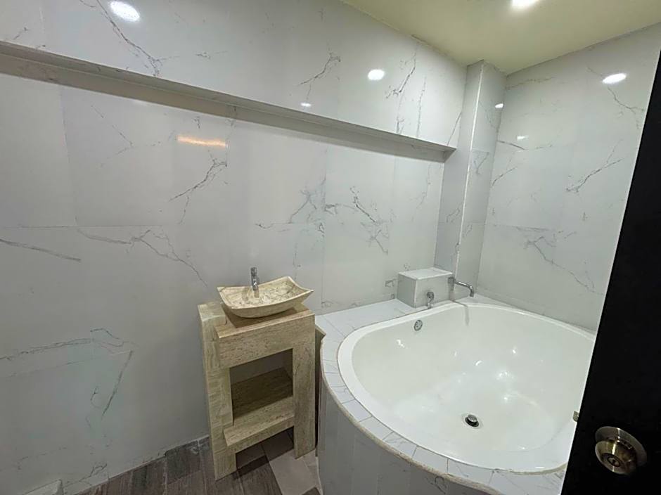 OYO Hotel Familiar Tollan