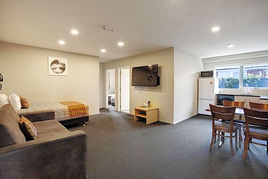 Ellerslie Palms Motel