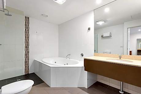 1 King Bed, Suite, Nonsmoking, Upgrade