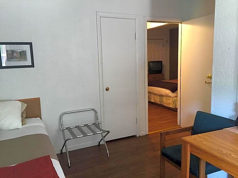 The Brookside Motel by Belvilla Keystone Near Mt.Rushmore