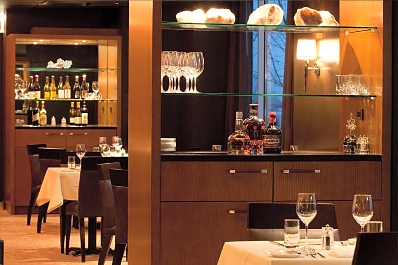 Hotel Arista at CityGate Centre
