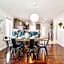 Tropical Oasis - King Beds - Free Netflix & Parking - Fast Wi-Fi