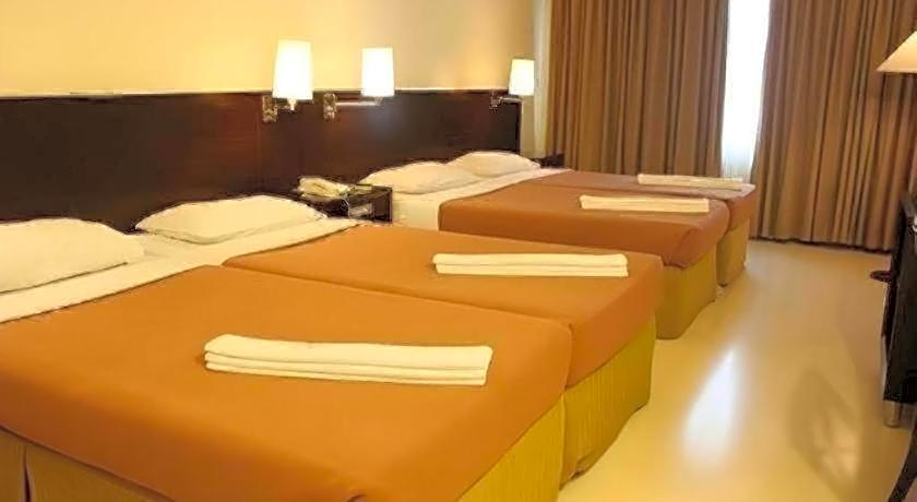Hotel Supreme Convention Plaza