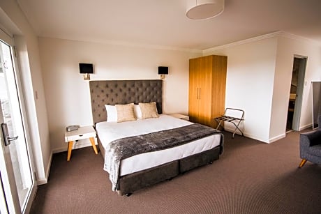 King Spa Suite