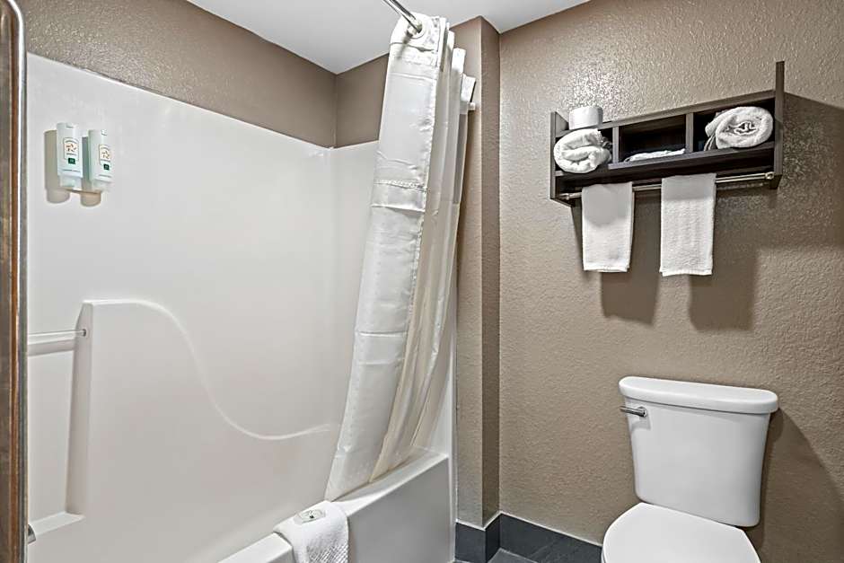 Quality Inn & Suites Biloxi - Ocean Springs