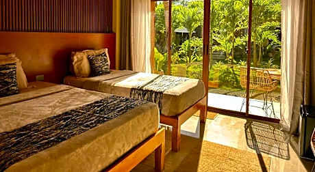 Southseas Beach Resort and Dive Center