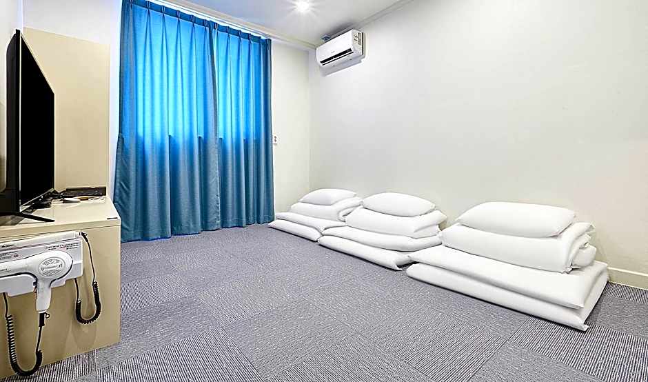 Photo 1 of 11 of Ondol Room