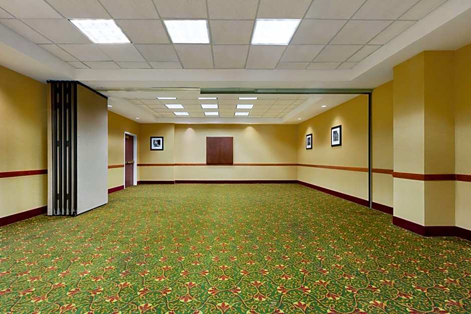 Hampton Inn By Hilton And Suites Dallas/Mesquite