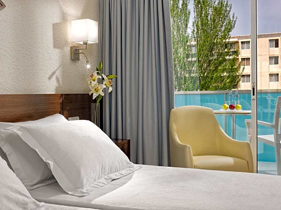 H10 Delfín - Adults Only