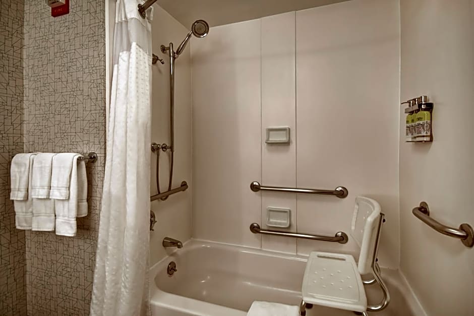 Holiday Inn Express Newport North - Middletown by IHG