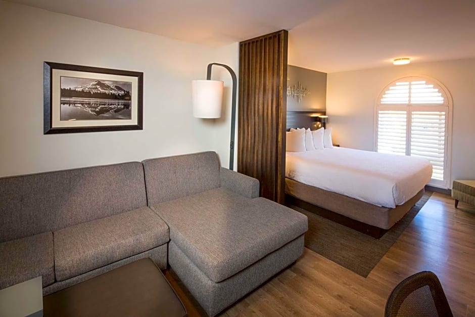 Best Western Plus Hilltop Inn