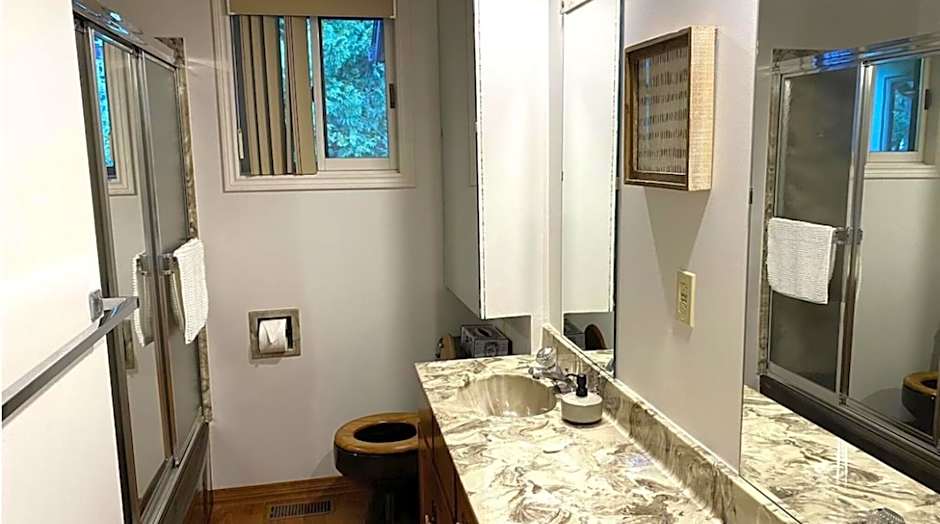 TGIF - Serene Waterfront Retreat