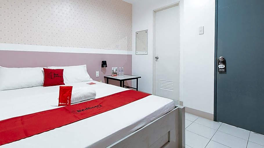 RedDoorz near SM Calamba