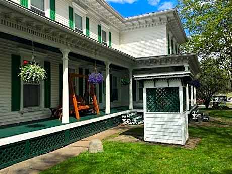 The Colonial Motel