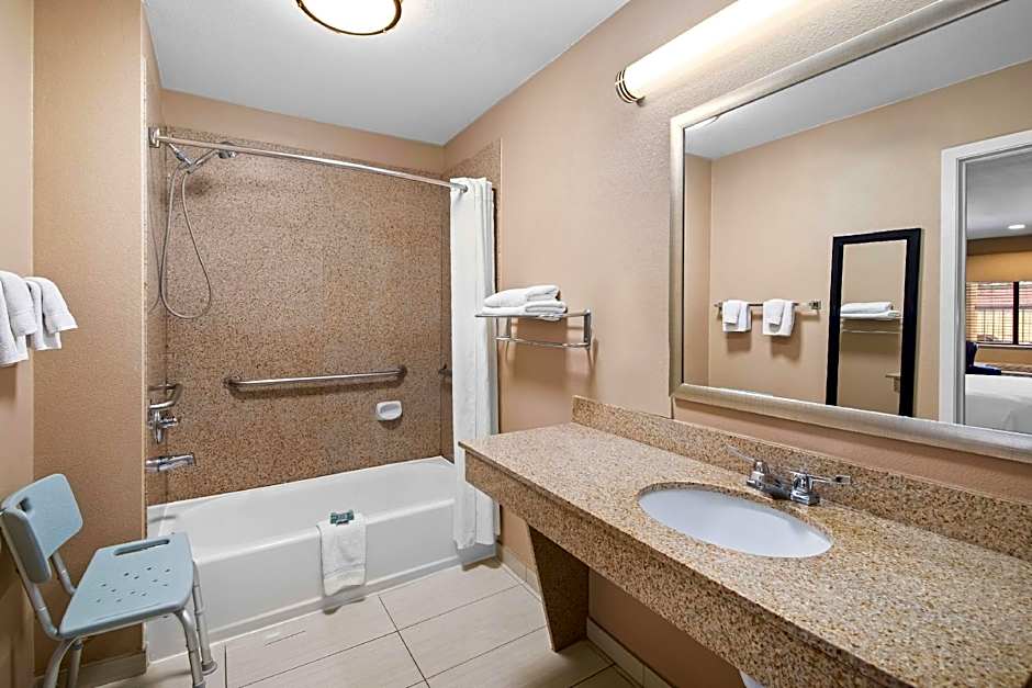 Best Western Cedar Inn