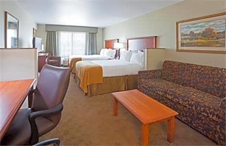 Holiday Inn Express Hotel and Suites Mason City By IHG