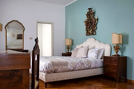 Deluxe Room (2 Adults + 1 Child)