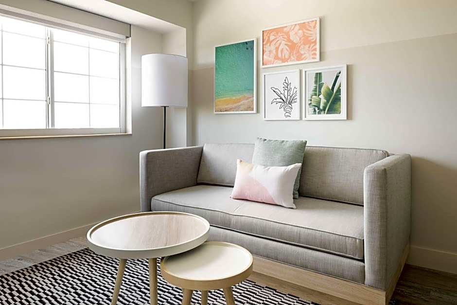 Hampton by Hilton Grand Cayman Seven Mile Beach