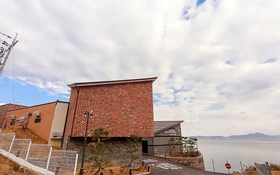 Gyeongnam goseong Hotel With7