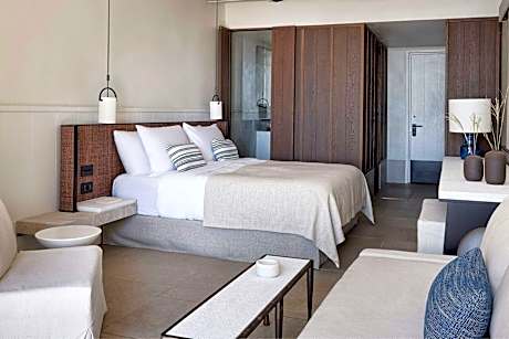 Island Shared Pool, 2 Bedroom Connecting Suite, Bedroom 1: 1 King, Bedroom 2: 1 King, Sofa Bed