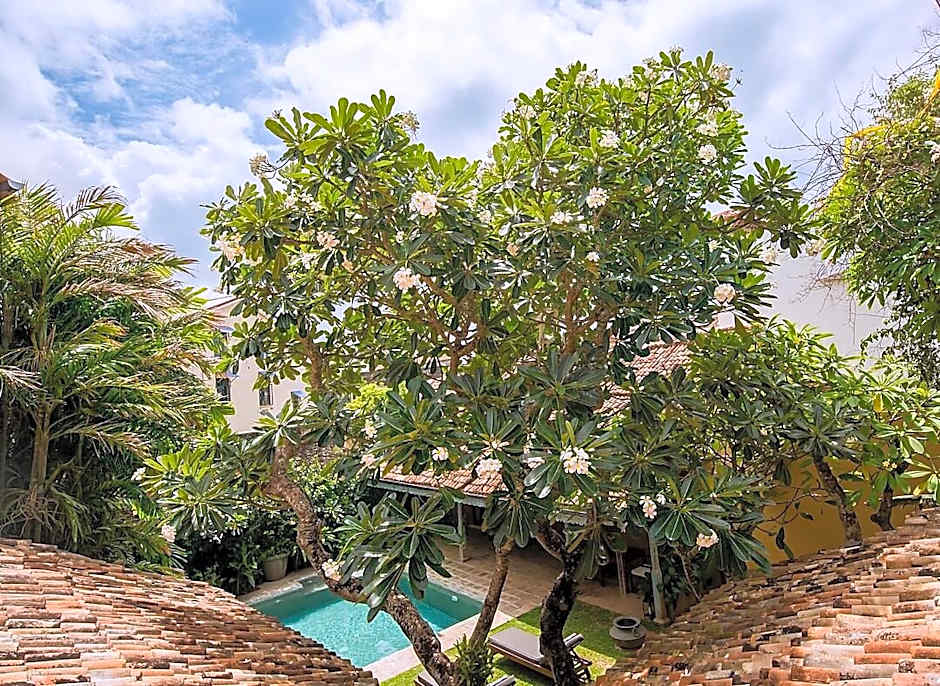 Taru Villas Rampart Street 