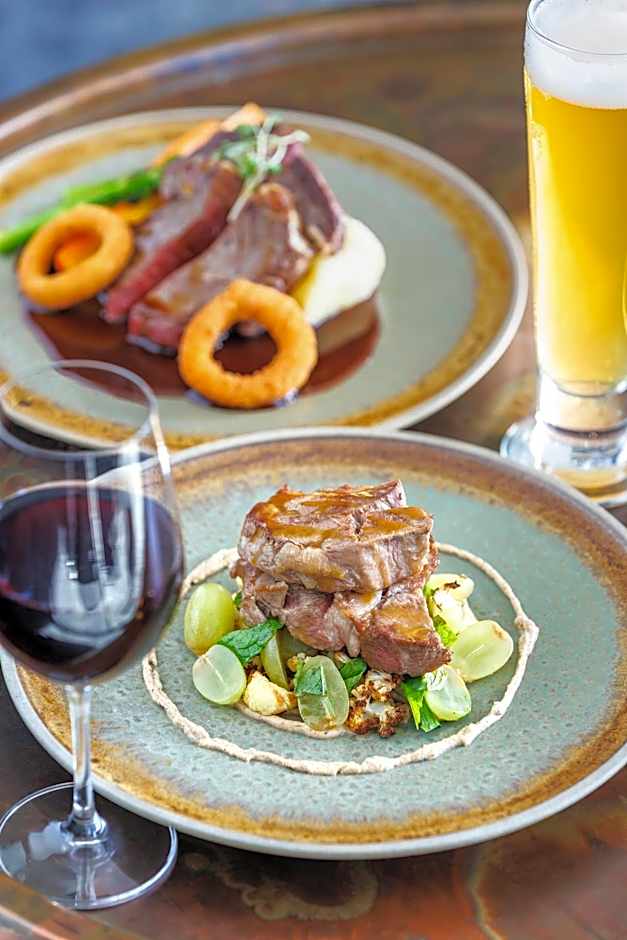 Hidden Lake Hotel & Apartments