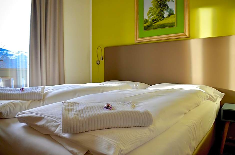 Foto 1 dari 11 — Classic 1 Double Bed or 2 Beds, Balcony