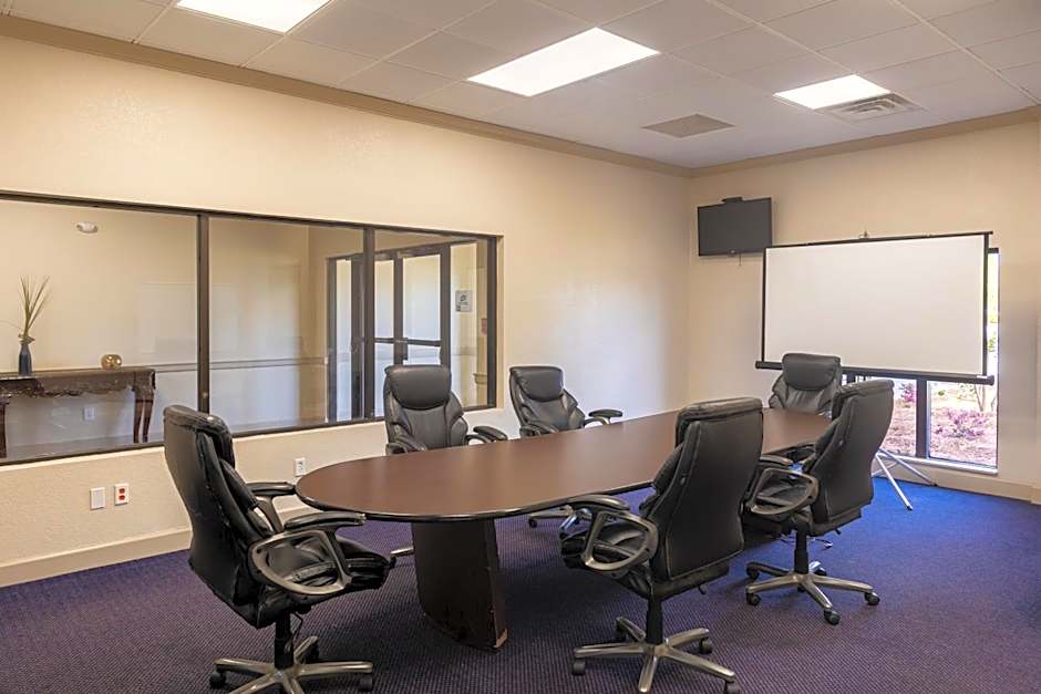 Cottonwood Suites Savannah Hotel & Conference Center