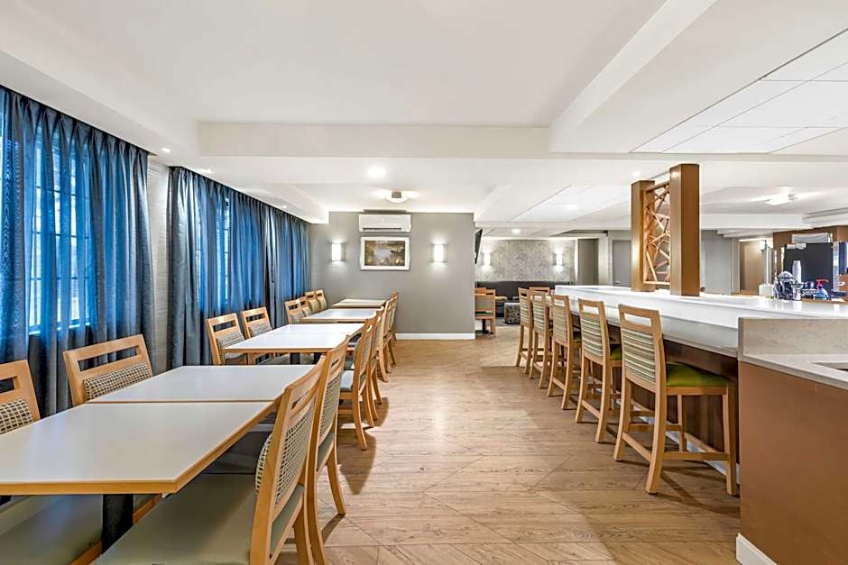 Best Western West Towne Suites