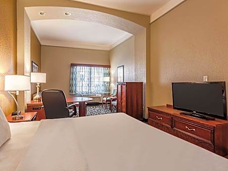 1 King Bed and 1 Full Bed Deluxe Suite Non-Smoking