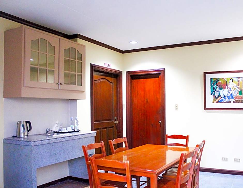 Dumaguete Royal Suite Inn