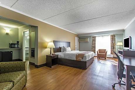 King Suite - Non-Smoking