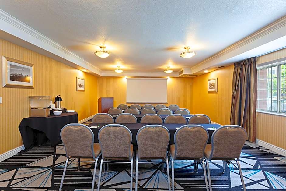 Holiday Inn & Suites San Mateo - SFO By IHG